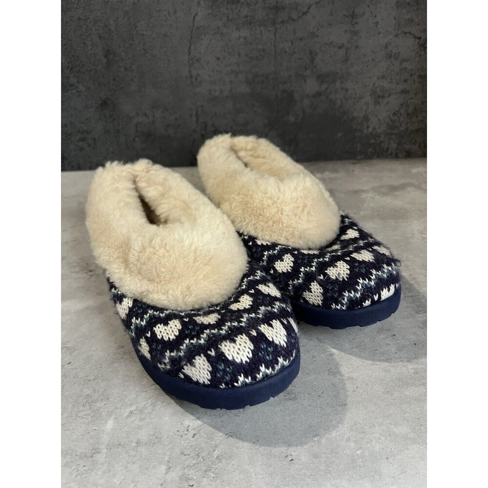 Women’s Ugg blue heart slip Ons shearling fur Lined Clogs size 6